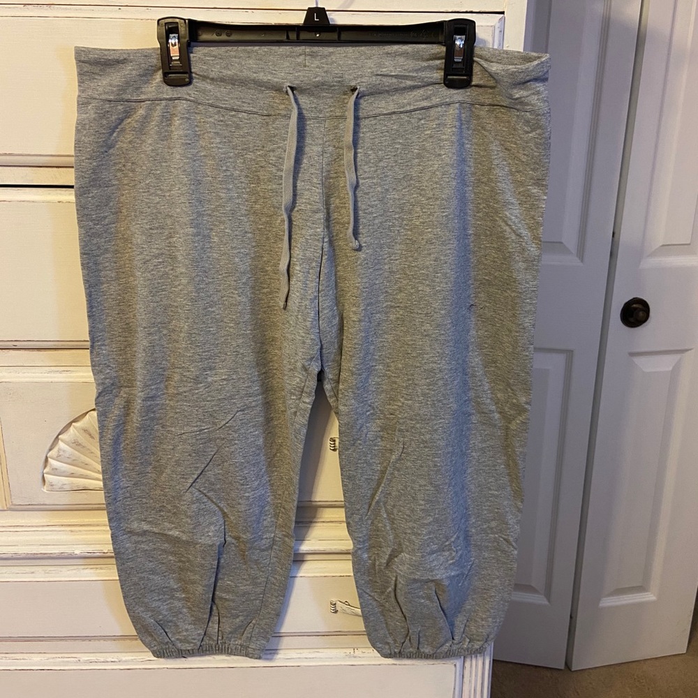 Fabletics cropped sweatpants